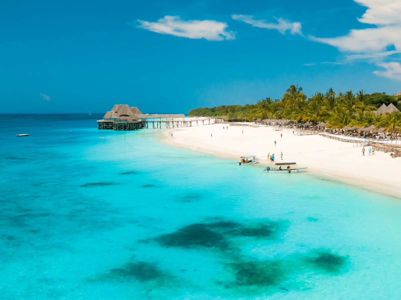 Spiaggia e mare turchese a Zanzibar